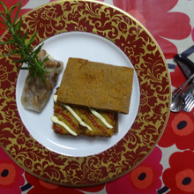 高野のグリーンカレー カツサンド、茹でピーのライスペーパー包み添え