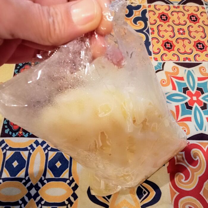 袋を開けようとすると、麺同士がほぐれているよ