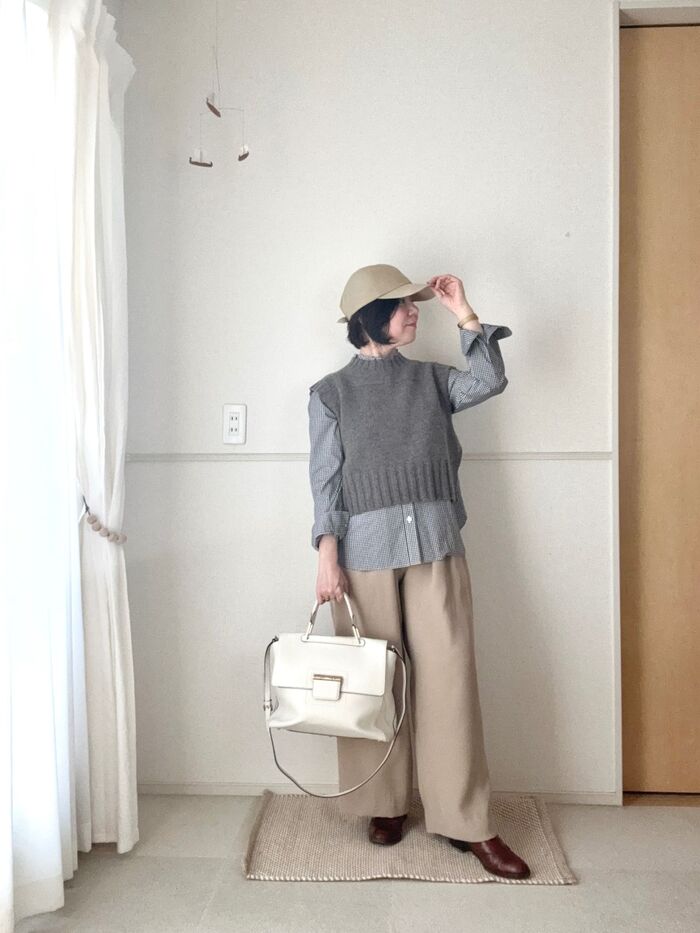 ボトムス③ ベージュのワイドパンツ