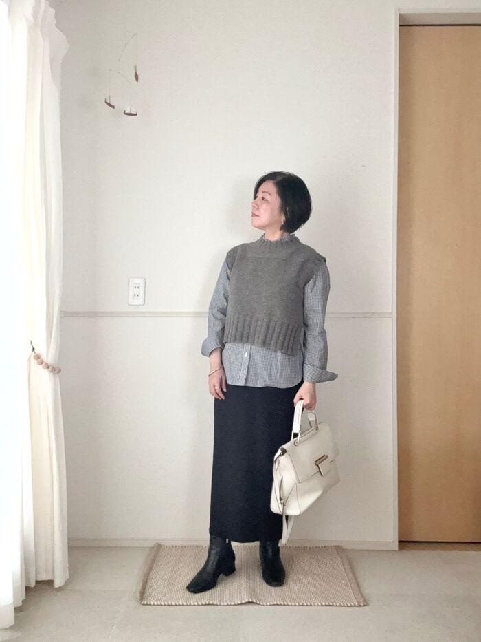 ボトムス① 黒いロングタイトスカート