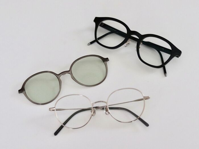メガネはいくつか揃えると、ファッションの完成度があがる!