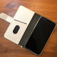 100均2つで!!粘着力の弱くなった手帳型スマホケースを修理するには