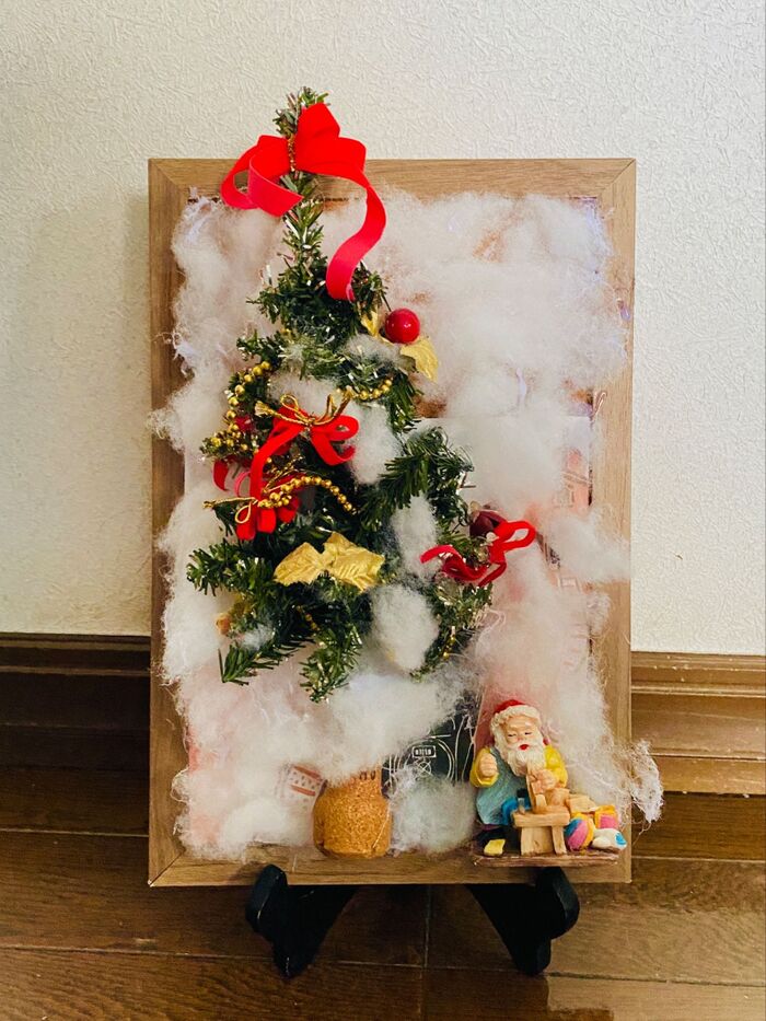 綿で雪を表現!モフモフクリスマス飾りでパネルアート