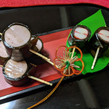 子どもも喜ぶ♡〜カニカマと魚肉ソーセージのよろ昆布巻〜