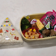 セリアのクリスマスグッズで簡単!ツリーサンドイッチ弁当!