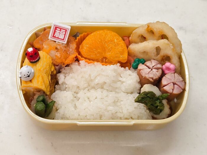 不器用でもできる!簡単かがみ餅弁当。