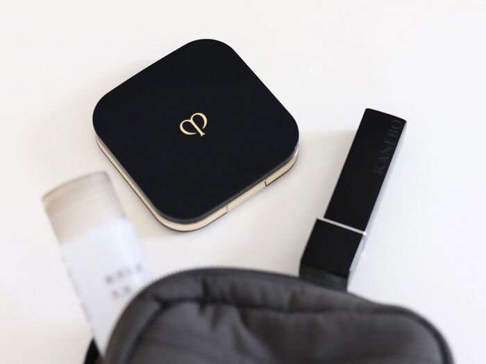 冬のメイク直しに最低限、持つなら? おすすめ保湿重視コスメ3選