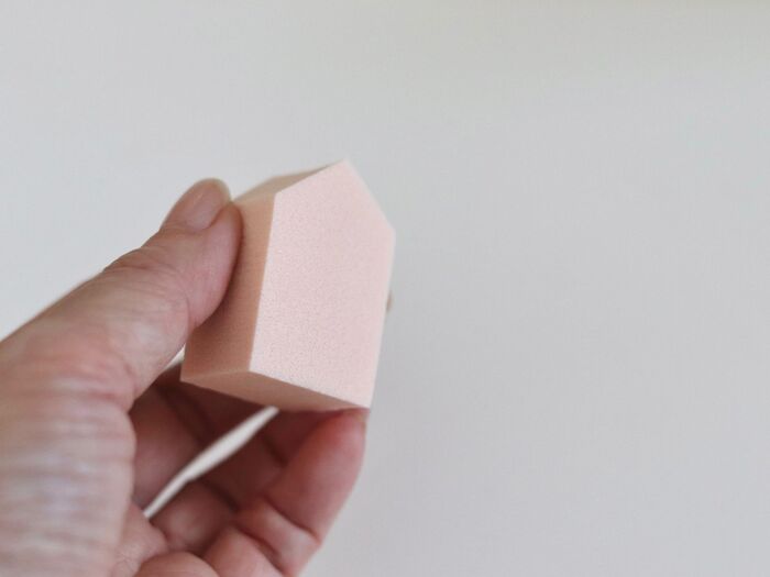 お直し前に顔の油分をチェック!