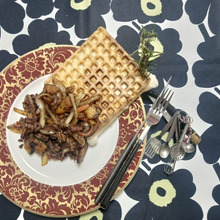 【昨日の夕食】ワッフル餅と野菜ソテー肉みそ風味!!