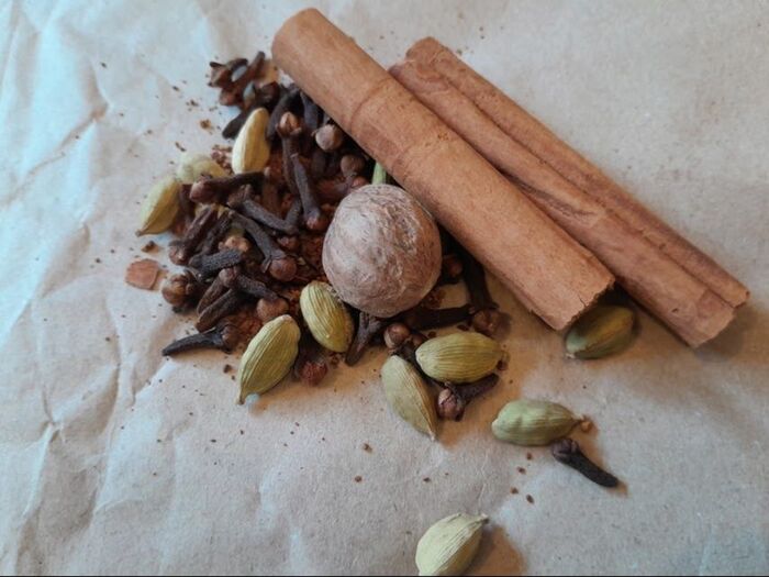 5.大人向け!スパイス香る自家製レモンコーラのレシピ