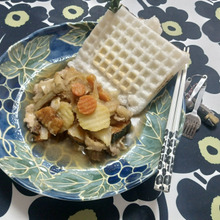 【今日の夕ご飯】豚バラと野菜たちのおろし煮、餅waffle添え