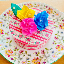 春のインテリアに!秘策!折り紙で作ったバラをキラキラに