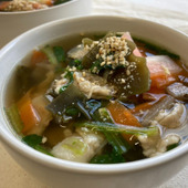 【体を温めるメニュー】春菊と豚肉の昆布だしスープ