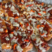 コストコのピザの残り、クリスピーなおつまみピザに大変身!