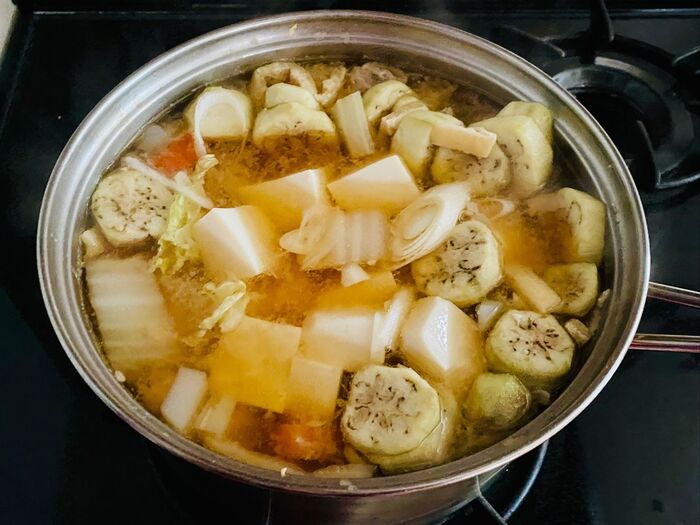 栄養満点!冷蔵庫に残った食材であったか味噌汁