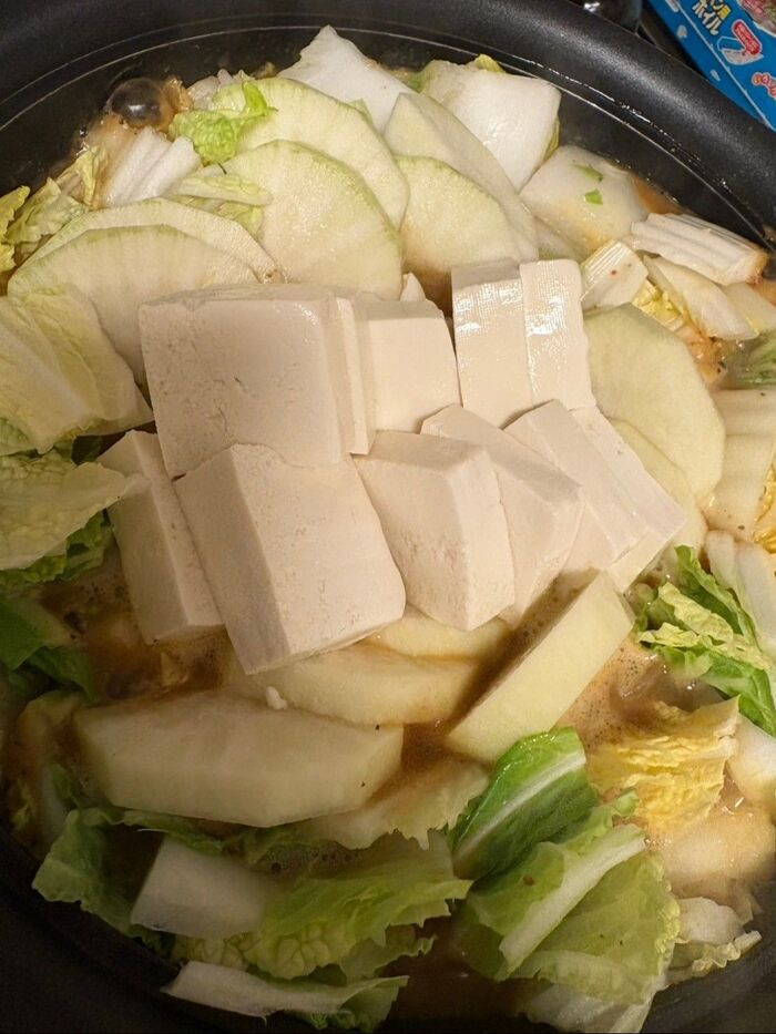 白菜、大根、木綿豆腐をたっぷり入れて煮込みました!