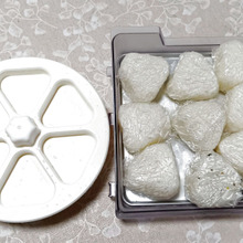 節約&便利すぎる?「作り置き冷凍おむすび」!忙しい朝のお茶漬け一杯分にもピッタリ~!