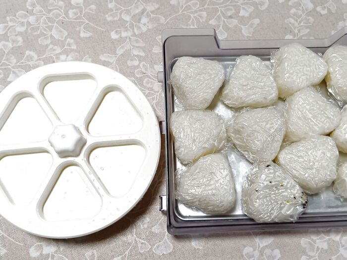 節約&便利すぎる?「作り置き冷凍おむすび」!忙しい朝のお茶漬け一杯分にもピッタリ~!