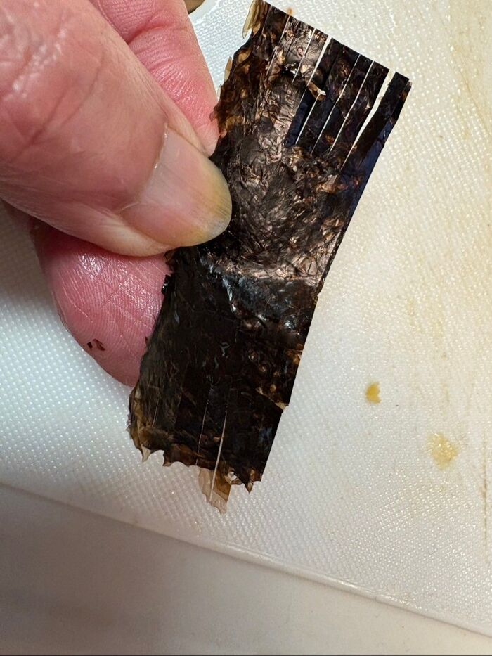 おすべらかしは海苔に切り込みを入れて縦横に貼りました!