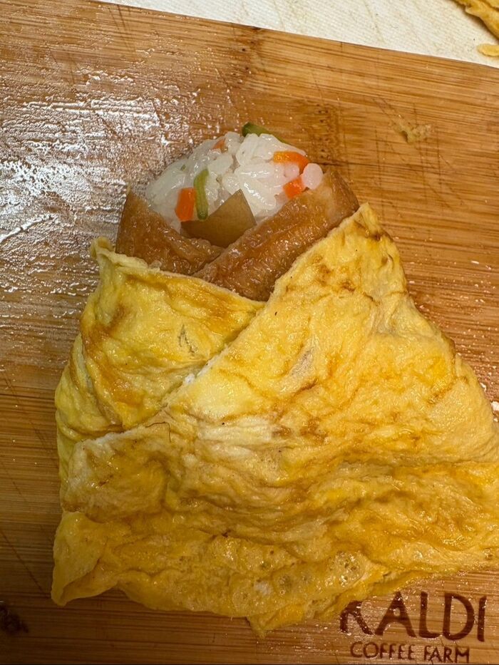 ちょっとずらして薄焼き卵も着せます。