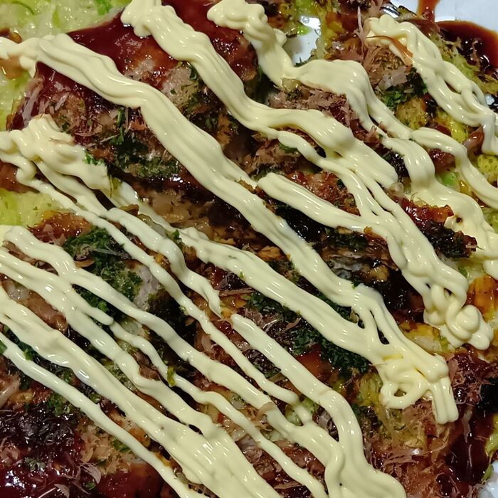 薄切りの豚肉をのせて焼き上げました!