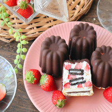 苺&クリチクリームのビスケットチョコケーキ