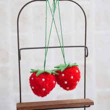 【毛糸手芸】いちごポンポンの作り方