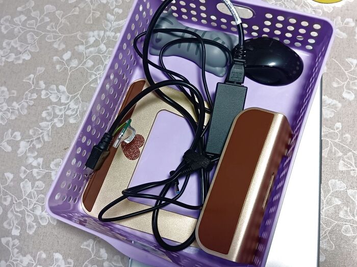 この中には、ノートパソコンに必要な最小限のアイテムが全て入っています