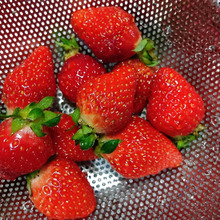 秒で取れる!苺のヘタ、どうしてる?意外と知らない簡単ライフハック!