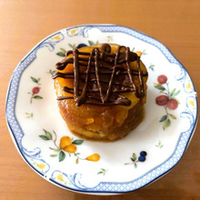 レンチン4分!ココットで作る「飴とドーナツのタルトタタン」