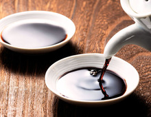 しょうゆは「薄口」と「濃口」どっちを使うのが正解?違いと使い分けのコツ
