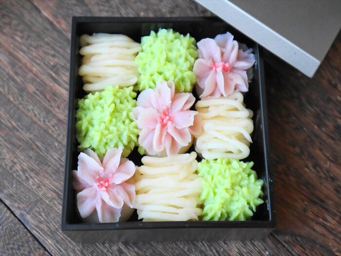 春色3色 華やか花団子