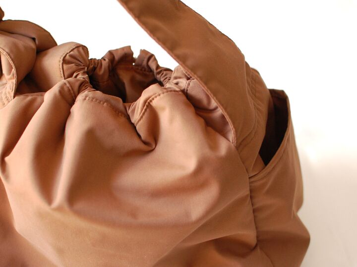 【ユニクロ:シー】早くも売り切れの予感!大容量で持ちやすい『春バッグ』が登場。さすがのお値段にも注目です