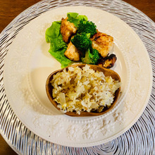 相性バッチリ!鶏胸肉の塩麹漬けとブロッコリーの炒め物