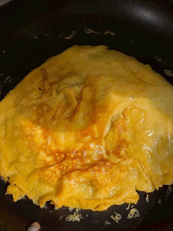 グリルで鮭を焼きながら、薄焼き卵をたくさん焼きます!