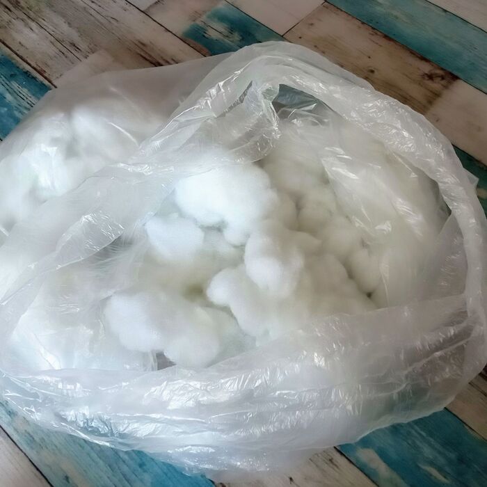 衣替え中、手芸用の綿をゴミ袋に入れて保管している棚に目が行き、なんか邪魔だな〜と