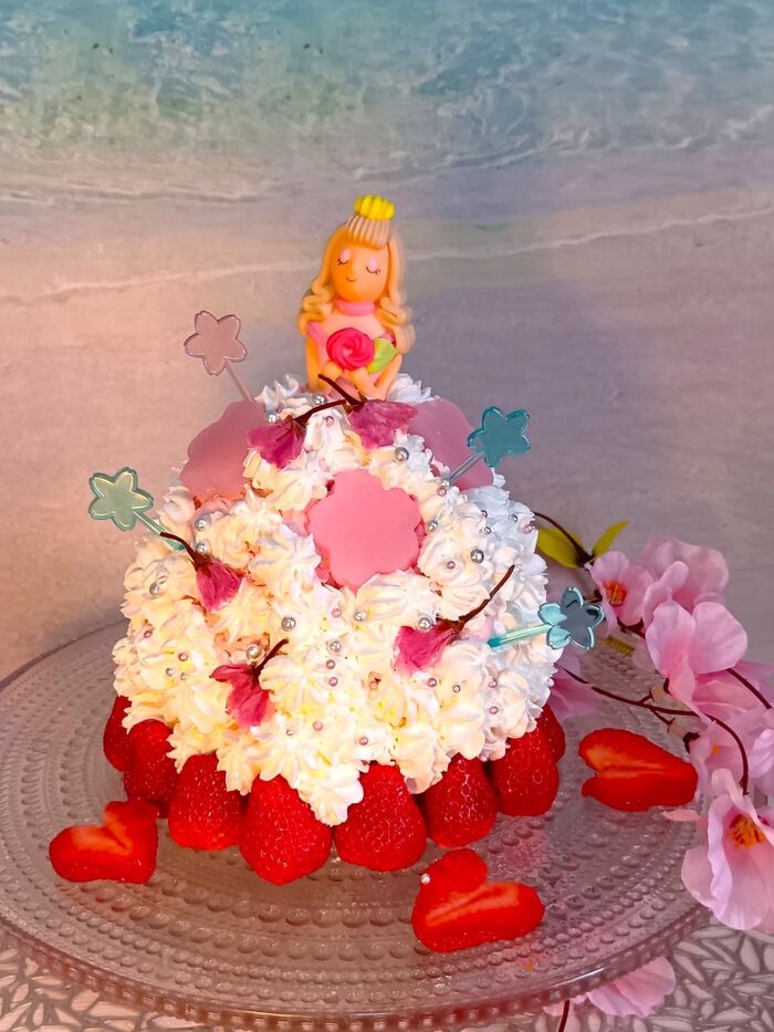 型がなくても炊飯器で代用!炊飯器で簡単!桜とベリー!春色ドレスのプリンセスケーキ!