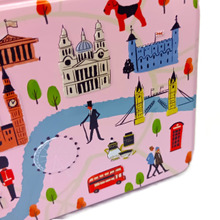 【カルディ】 ロンドン名所をチョコ缶で巡る!ストリートマップ風デザインがキュートすぎる!