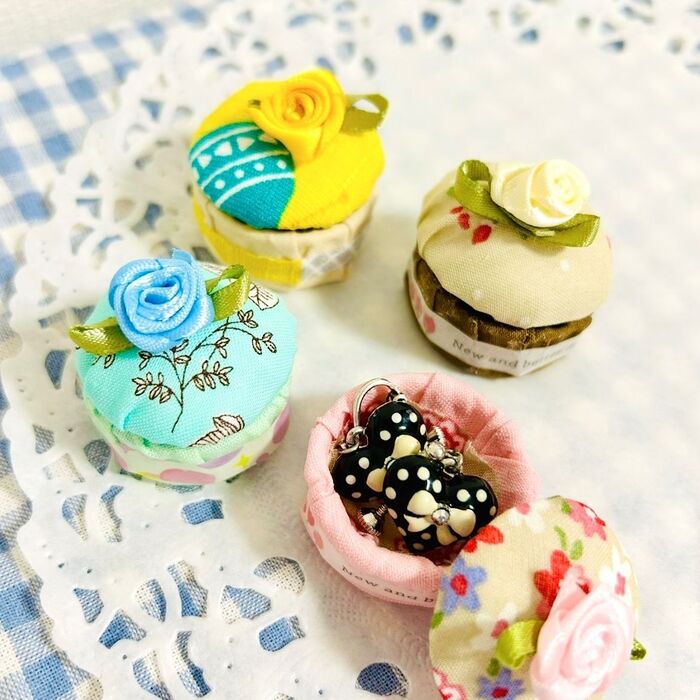ハギレとペットボトルキャップで!ミニミニカップケーキ小物入れ