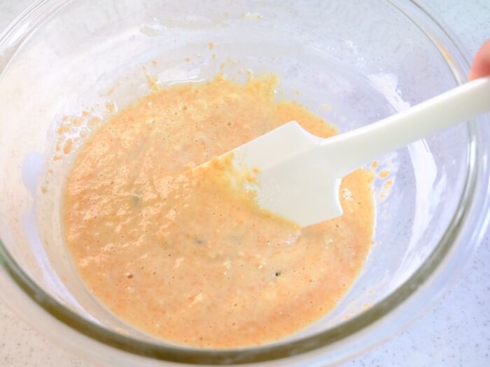 材料を入れ、混ぜていく