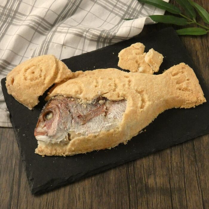 旬の魚を丸ごと!「花鯛の塩釜焼き」