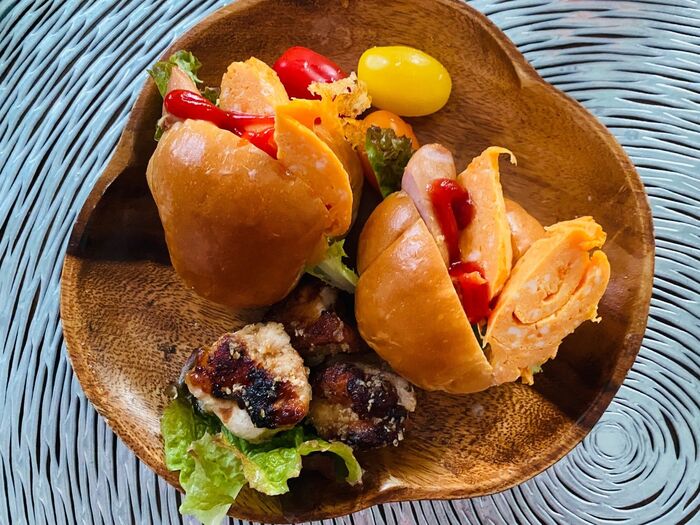 厚焼き卵で、ロールサンド