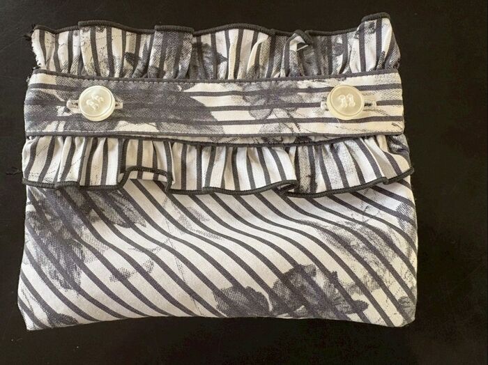 古いブラウスの前立てをそのまま利用してカワイイ袋を作る!