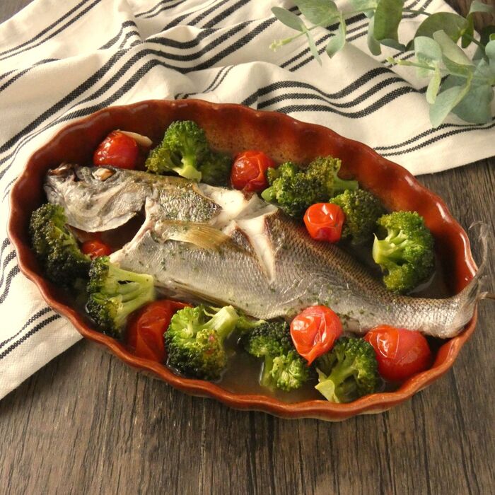 うま味がギュッ!旬の魚を丸ごと味わう「イサキのアクアパッツァ」