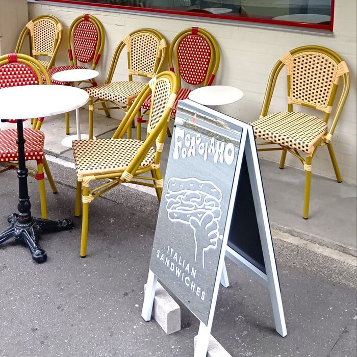 話題の店なので、休日は外し、平日に車で伺いました。大阪の番組「よ〜いドン!」や「大人旅歩き旅」でも紹介されたお店です