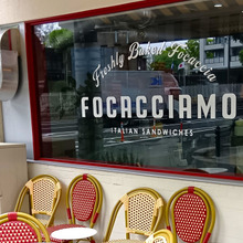 大阪発!万博『イタリア館』が待ちきれず、話題のフォカッチャをテイクアウトしイタリア気分!