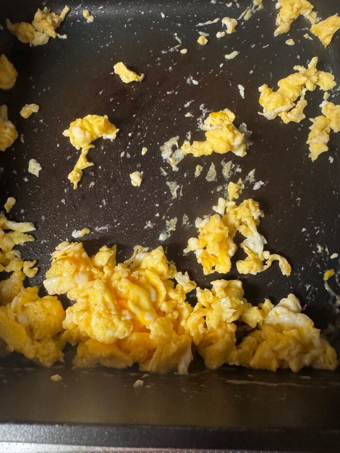 5 卵をかき混ぜ火を止める