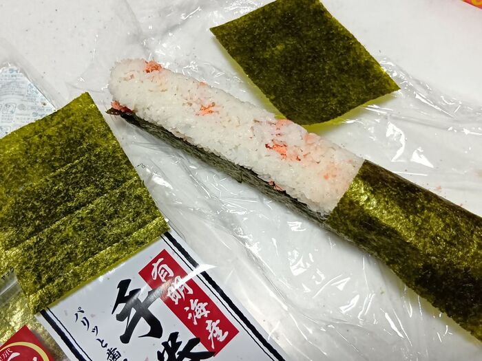 【巻きずし風おにぎり(たらこ味)】を作ります。