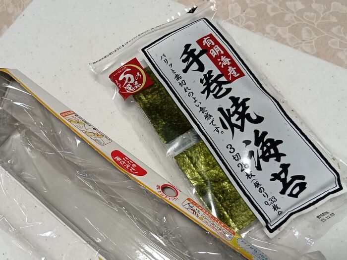 【巻きずし風おにぎり(おかか味)】を作ります。