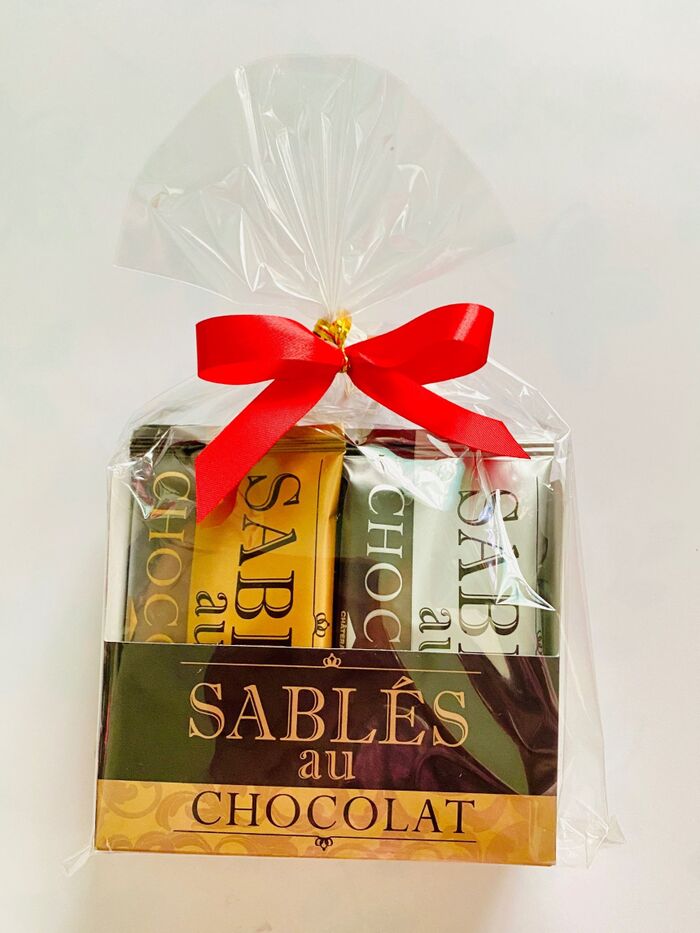 【シャトレーゼ】赤いリボンの可愛いチョコ菓子